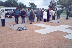 Recueillement au monument